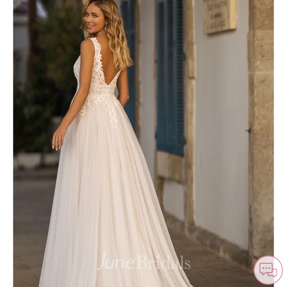 Brand new Wedding Dress Size 18 - Picture 3 of 3